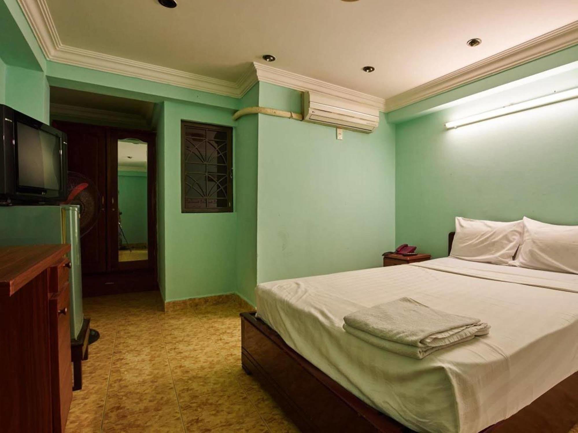 Ha Vy Hotel Ho Chi Minh-stad Buitenkant foto