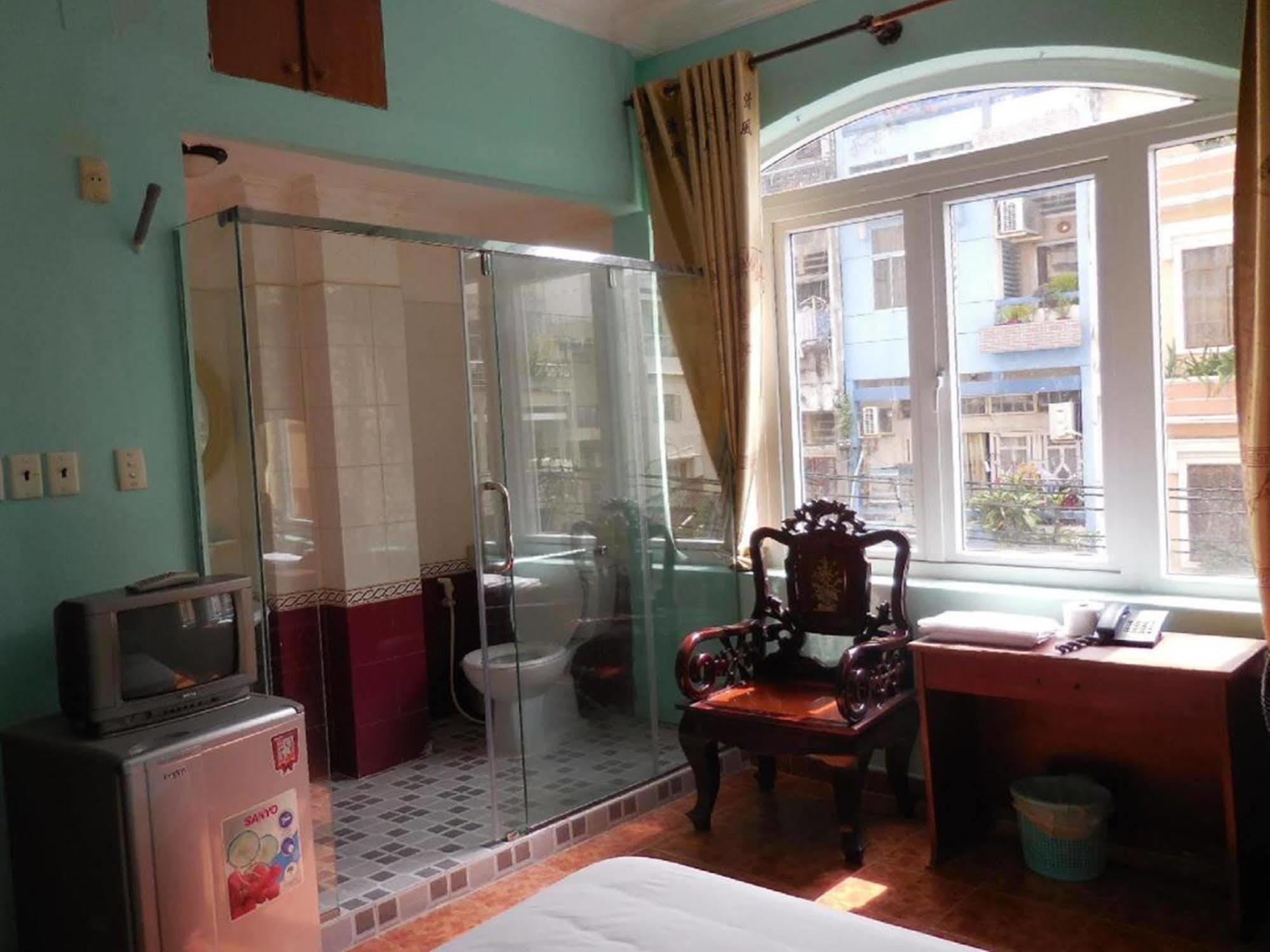 Ha Vy Hotel Ho Chi Minh-stad Buitenkant foto
