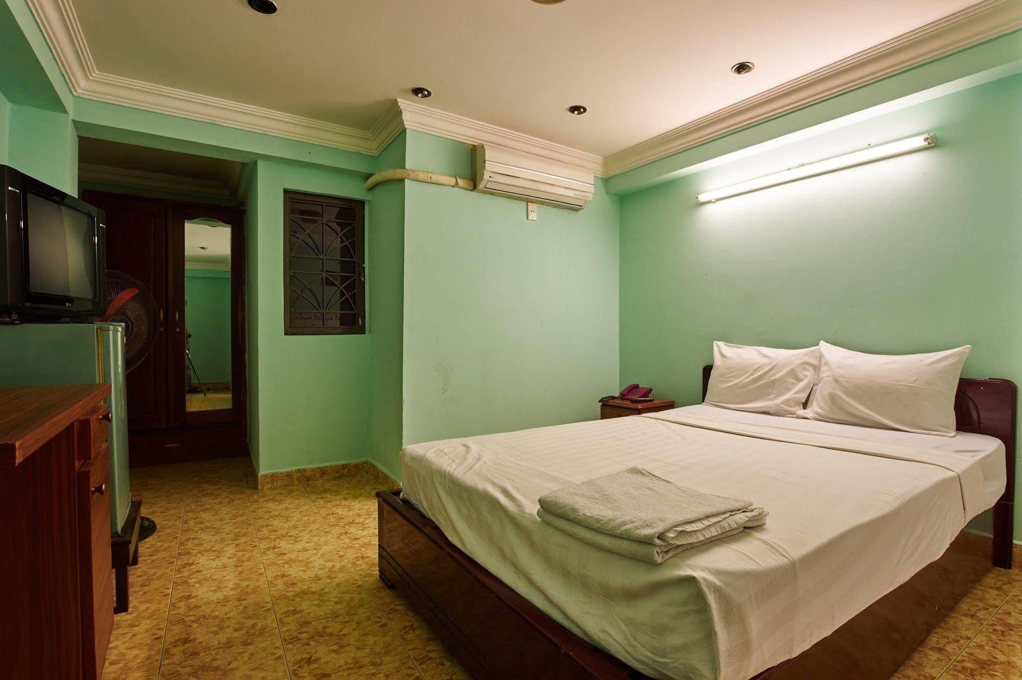 Ha Vy Hotel Ho Chi Minh-stad Buitenkant foto