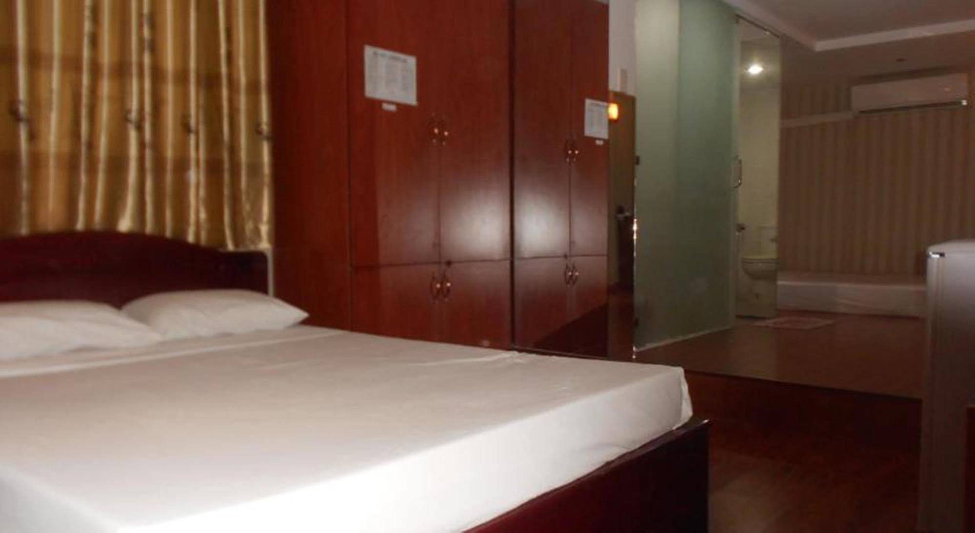 Ha Vy Hotel Ho Chi Minh-stad Buitenkant foto